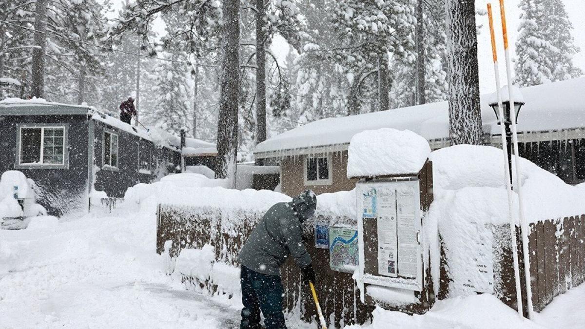 Is your roof covered? Understanding snow weight, ice dams, and collapse coverage