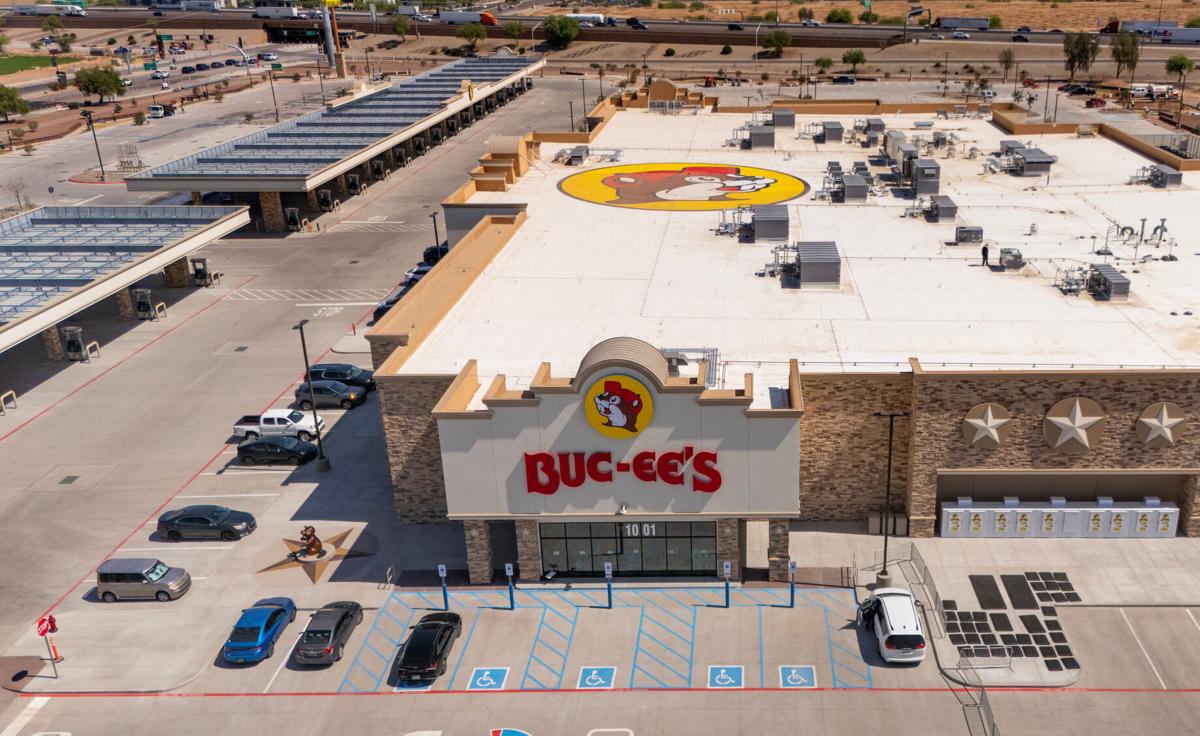 Arizona's 1st Buc-ee's: Full hotels, traffic detours