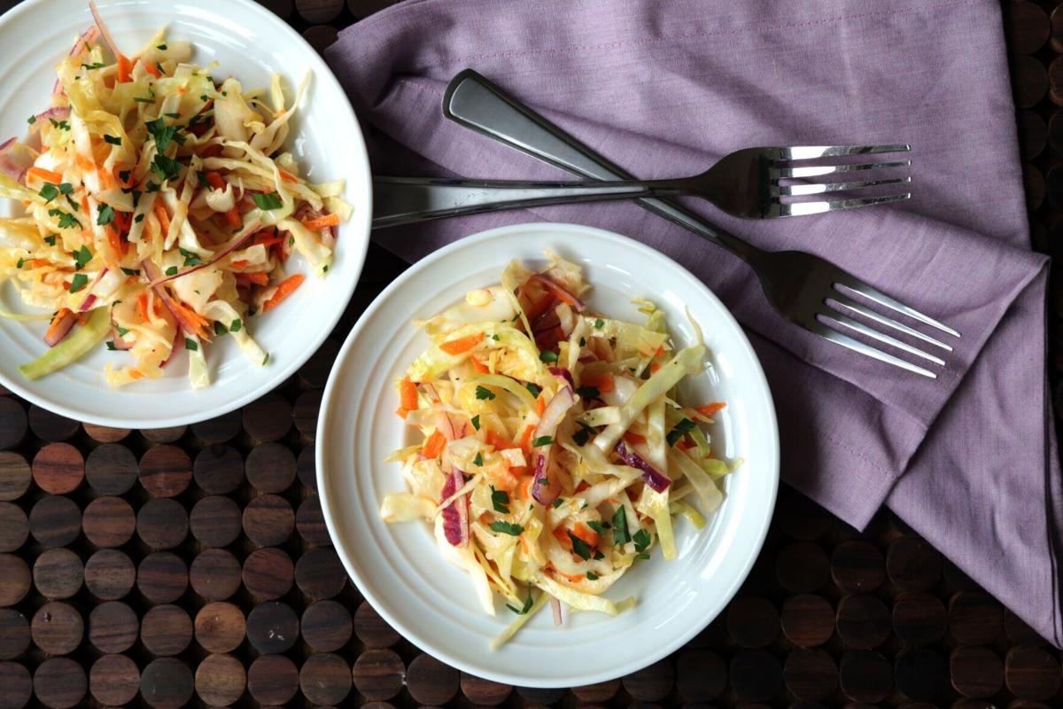 entree-eating-20220516