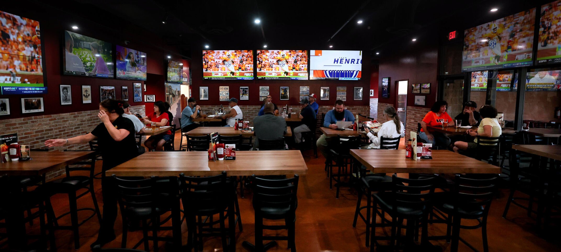 Anchor Bar opens in Tucson