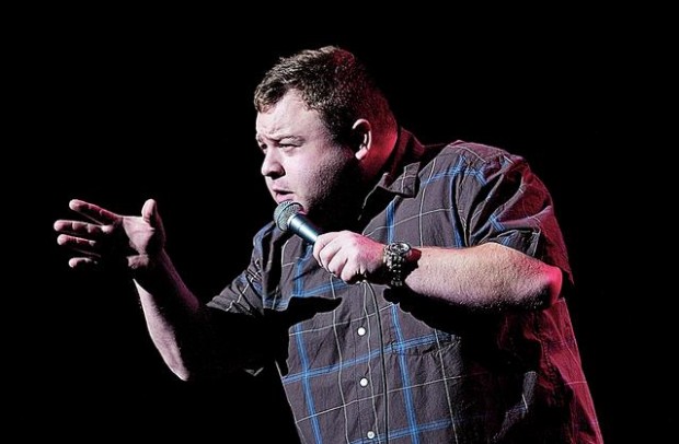 Comedian skewers candidates left, right  