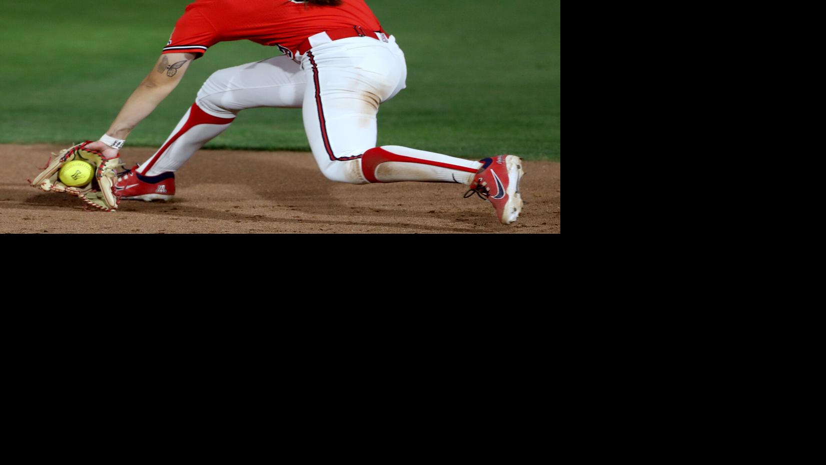 Allie Skaggs Arizona's first collegiate Rawlings Gold Glove winner