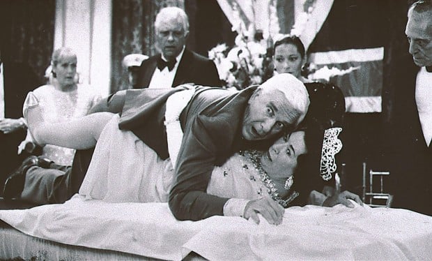 Comedic star Leslie Nielsen dies at 84   