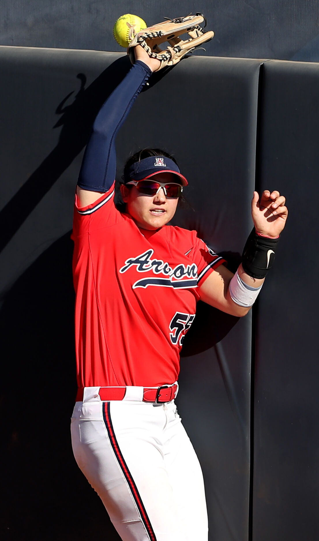 040322-tuc-spt-uasoftball-p2