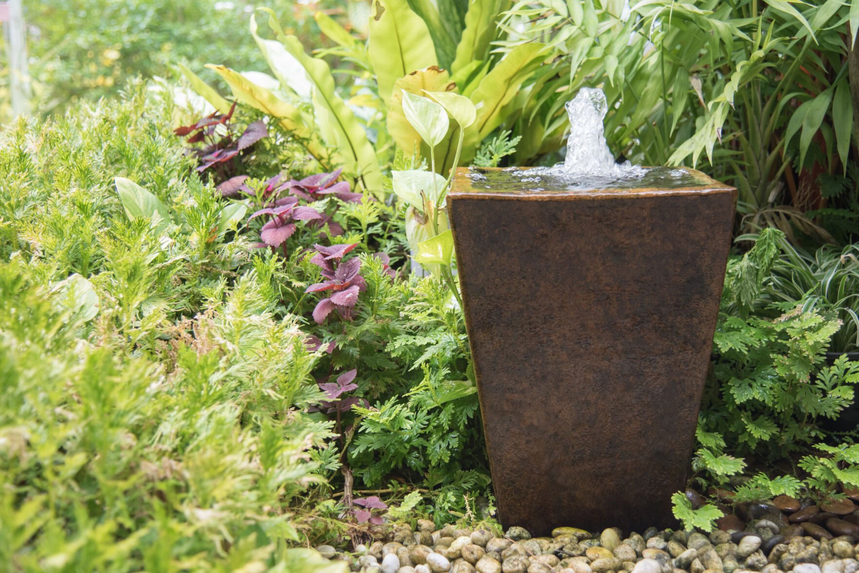 Bubbler vase fountain
