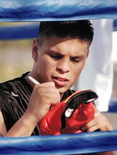 Bojado readies for May 8 fight without trainer  