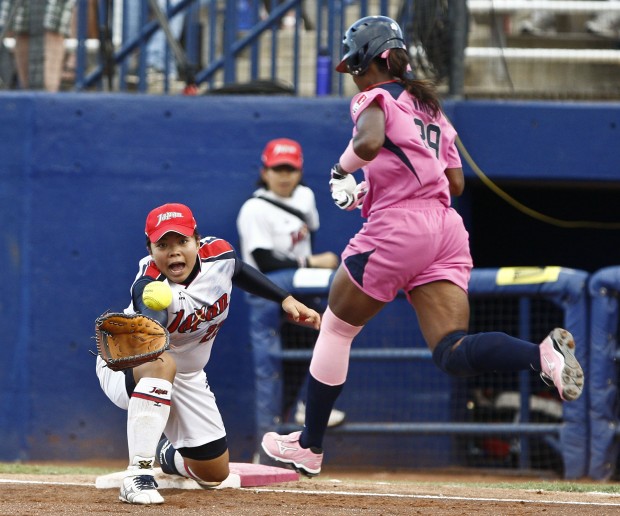 Abbott, Mendoza lead US rout   