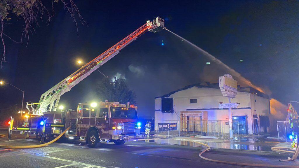 Watch: Tucson firefighters battle building fire near downtown