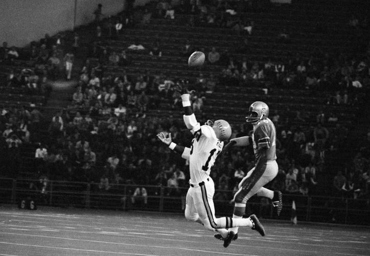 Salpointe's Bijan Robinson carrying on family tradition of athletic success