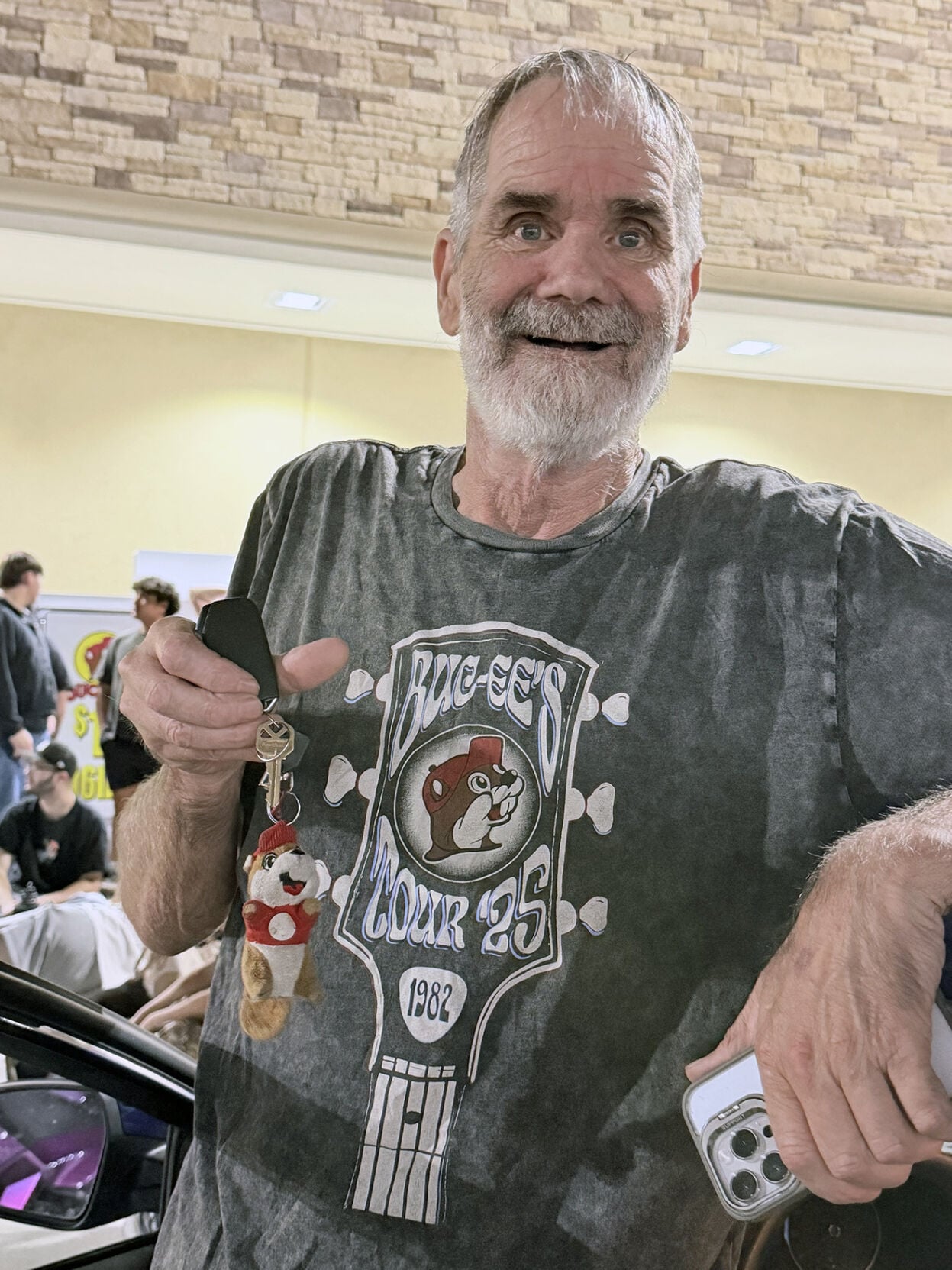 Thousands of Buc-ee's faithful make pilgrimage to Arizona's first store