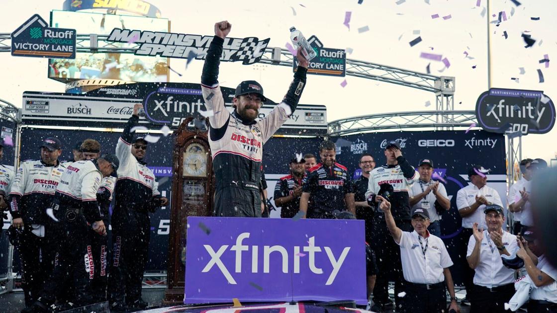 Blaney wins Martinsville to earn shot at 1st Cup title