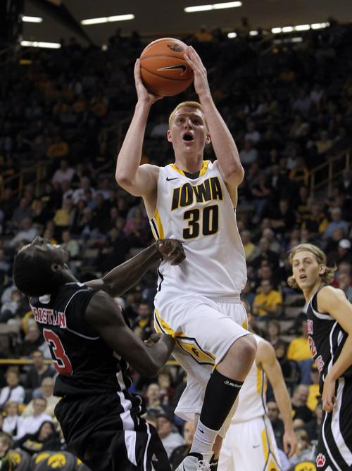 Northern Illinios Iowa Basketball