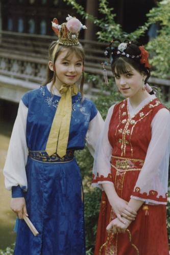 Charlotte and Mika MacInnis