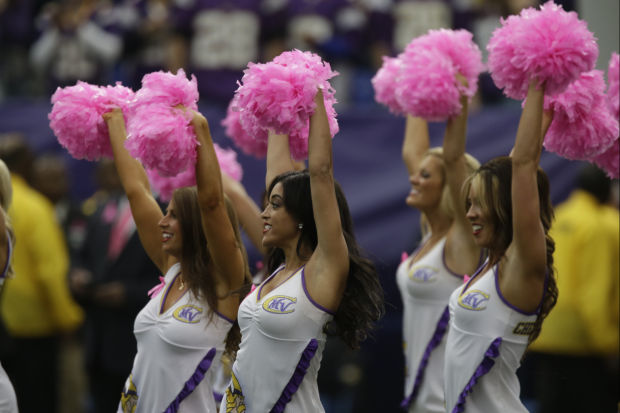 Photos: NFL cheerleaders take the field - Week 6