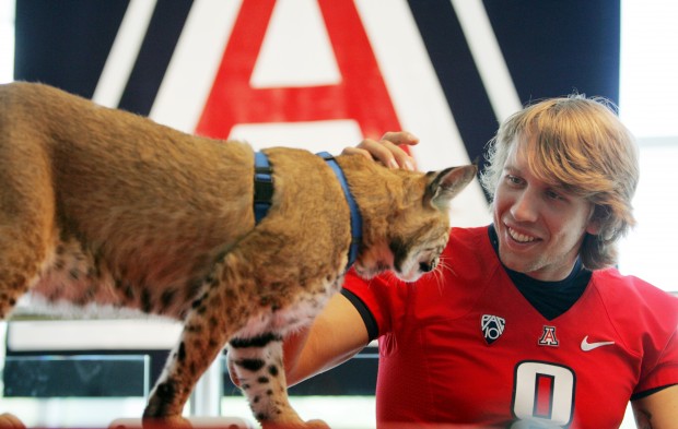 UA Football players meet the real Wilbur the Wildcat | | tucson.com