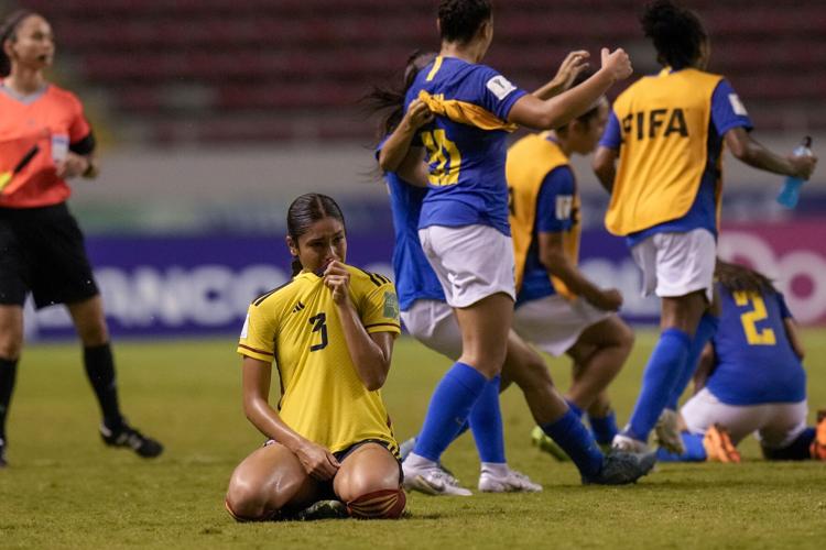 091122-tuc-spt-uasoccer-p1