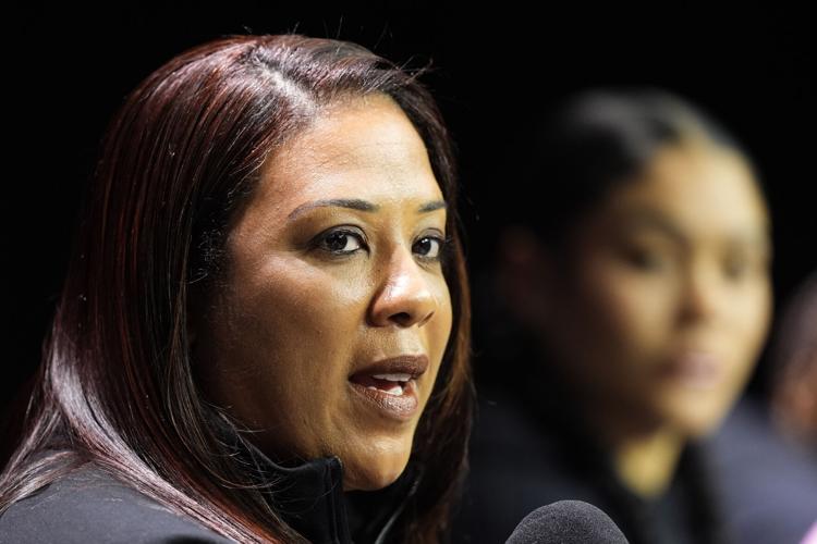 Cincinnati head coach Katrina Merriweather