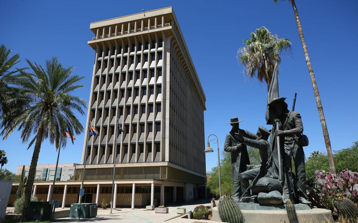 Tucson City Hall (le)