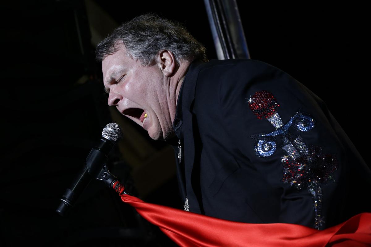 Meat Loaf 70s Musical Icon Sues Hotel For Fall He Says Disabled