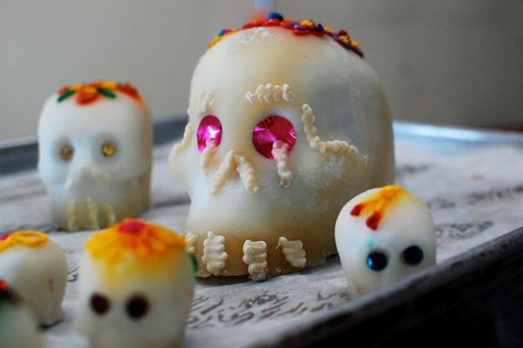 Large sugar skull at La Estrella