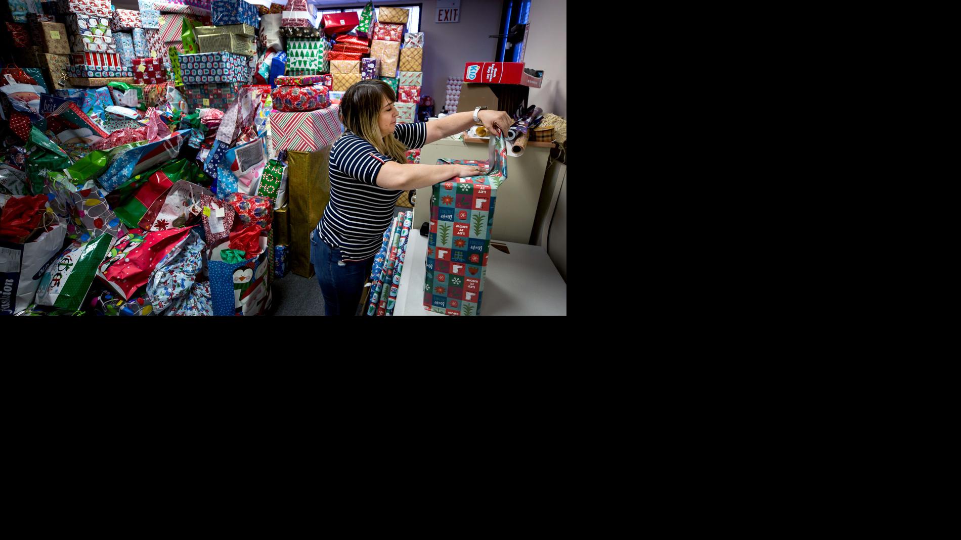 Tucson family's Christmas tradition Hundreds of gifts for needy