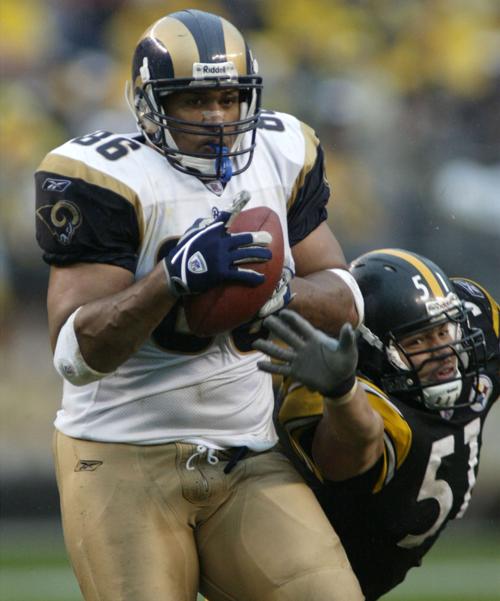 RAMS MANUMALEUNA CATCHES PASS AGAINST PITTSBURGH