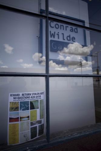 Theft at gallery yields sale to help artists   
