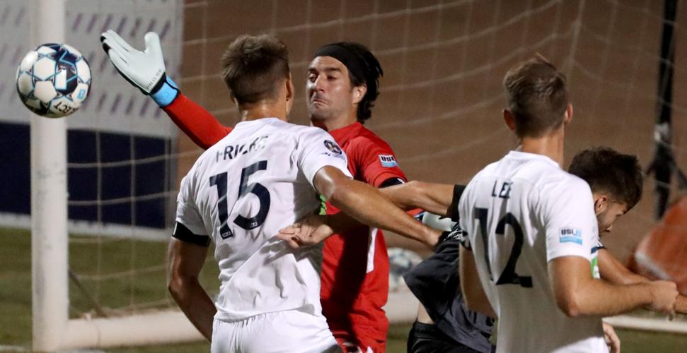 101120-spt-fc tucson gamer-p2.jpg