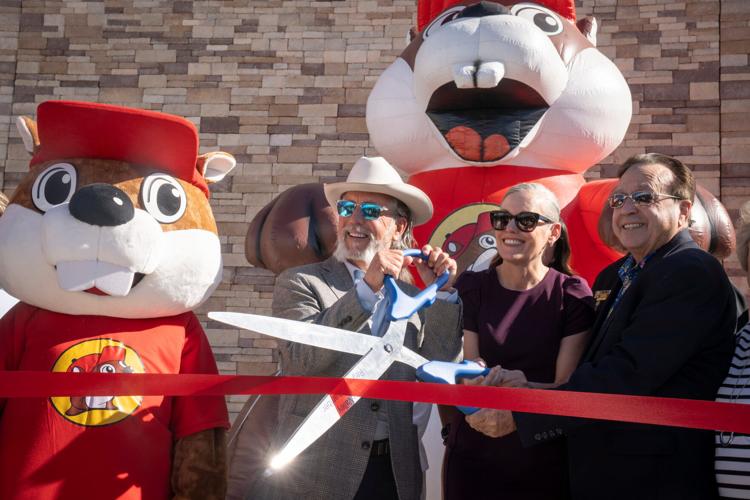 5 very Arizona things seen at the Buc-ee's grand opening