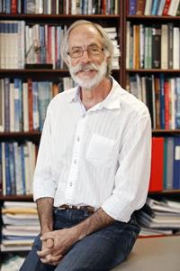 Live chat with Joaquin Ruiz, UA College of Science dean