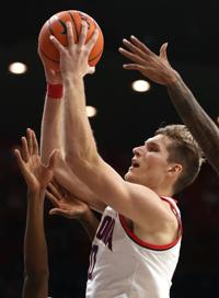 Arizona's Azuolas Tubelis named to 50-player Wooden Award watch list