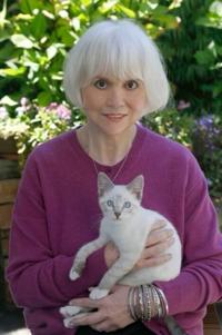 Linda Ronstadt rips into Trump's 'hate-show' stop at namesake Tucson venue