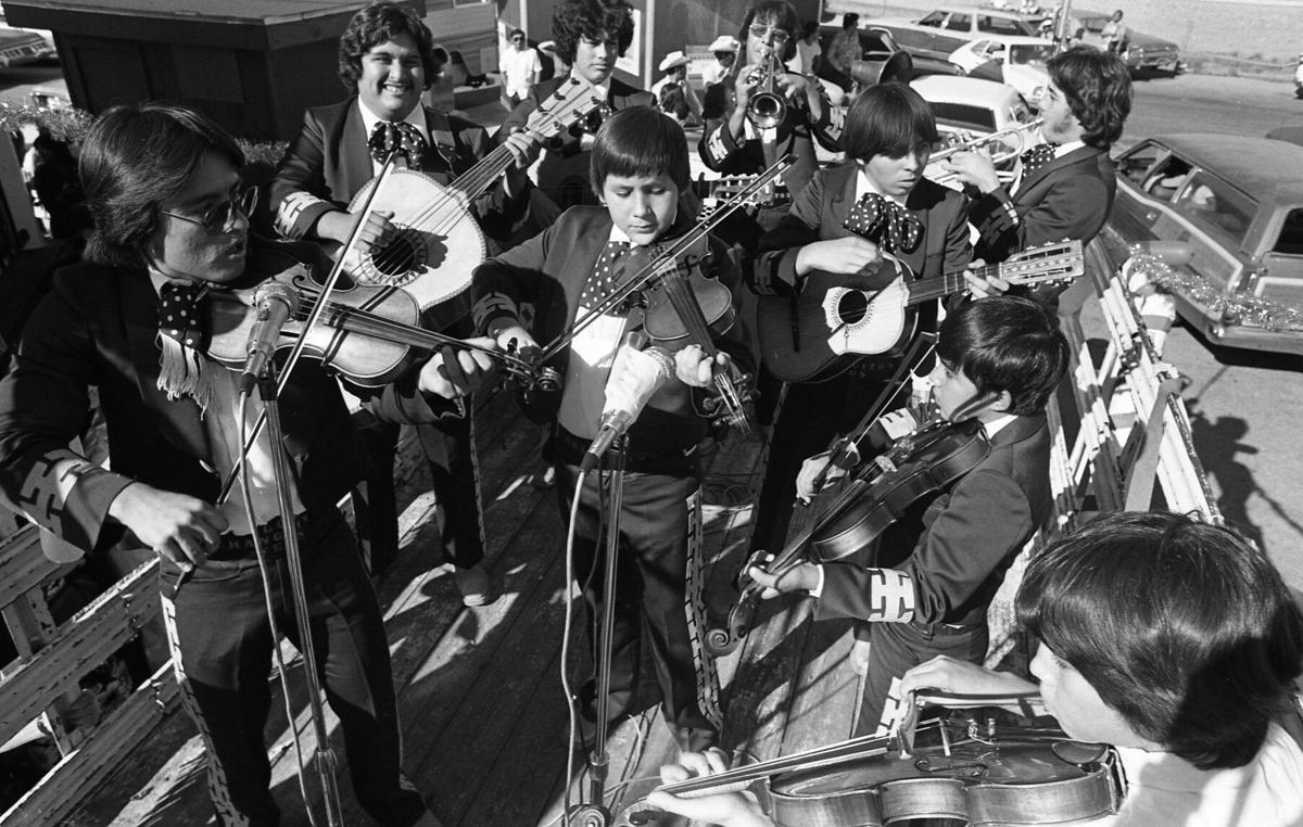 Mariachis, Goya Food-Sponsored Señoritas Give 'Los Mets' a