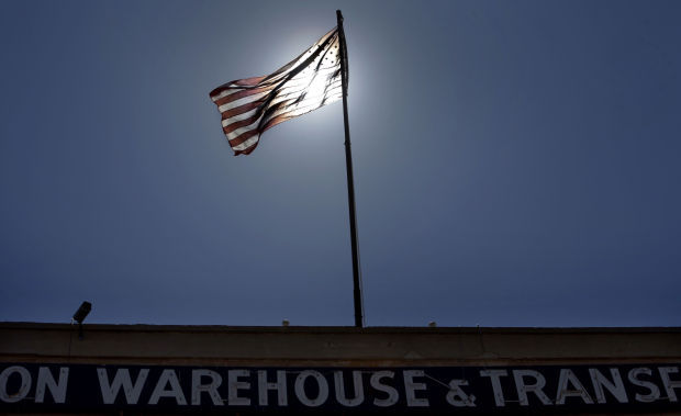 2 Tucson cops, flagging flagless poles, are hoisting Old Glory with a new zeal (copy)