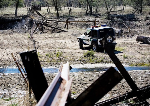 Border-fence projects — and costs — accelerate  