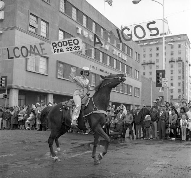 Albums 100+ Images what time does the tucson rodeo parade start Superb