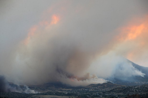 Colorado wildfires forces thousands to flee