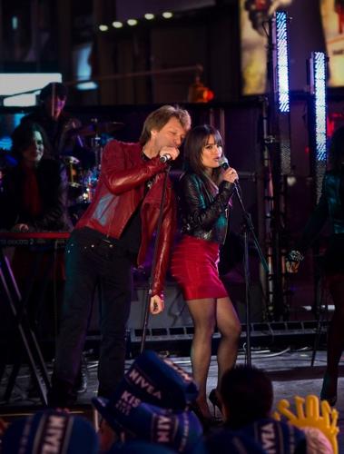 'New Year's Eve' drops the ball   
