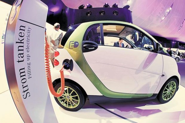 Automakers plug their new electric cars  