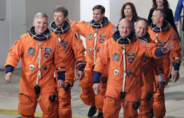 Giffords sees husband as he journeys into space   
