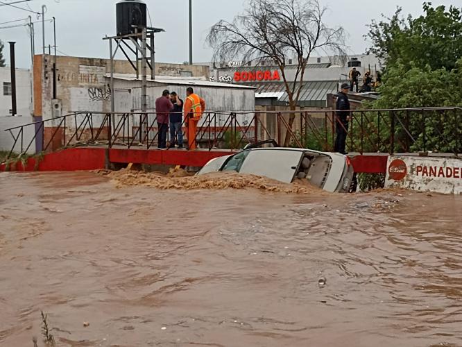 Tres personas mueren en la corriente de Nogales