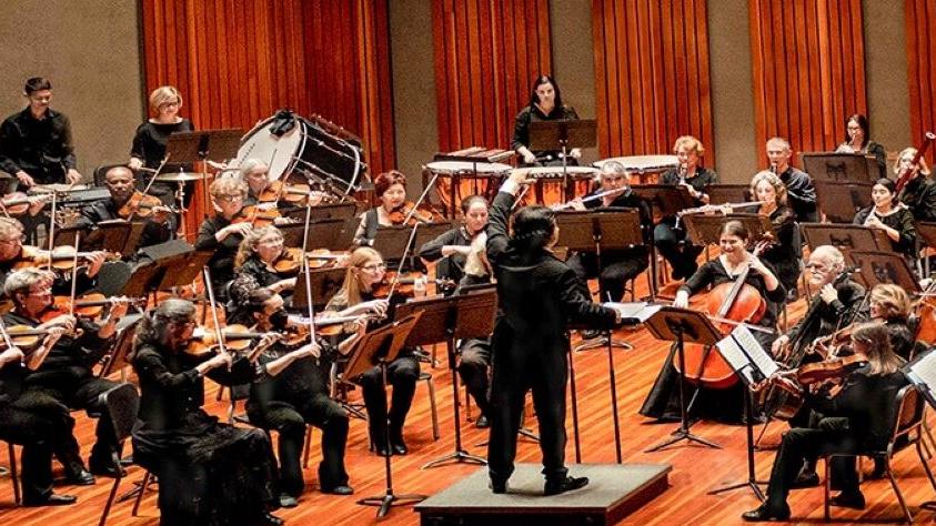 Tucson orchestra adds a little bluegrass twang to its ho-ho-ho concert