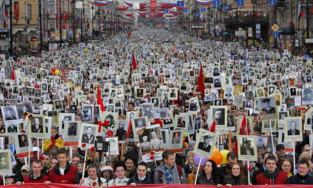 Russians, Ukrainians celebrate Victory Day Over Nazis
