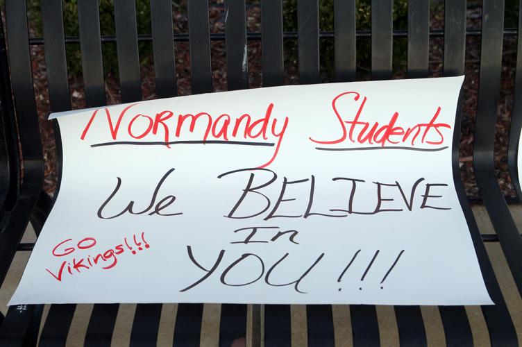 Community supports Normandy High School students on their first day of school
