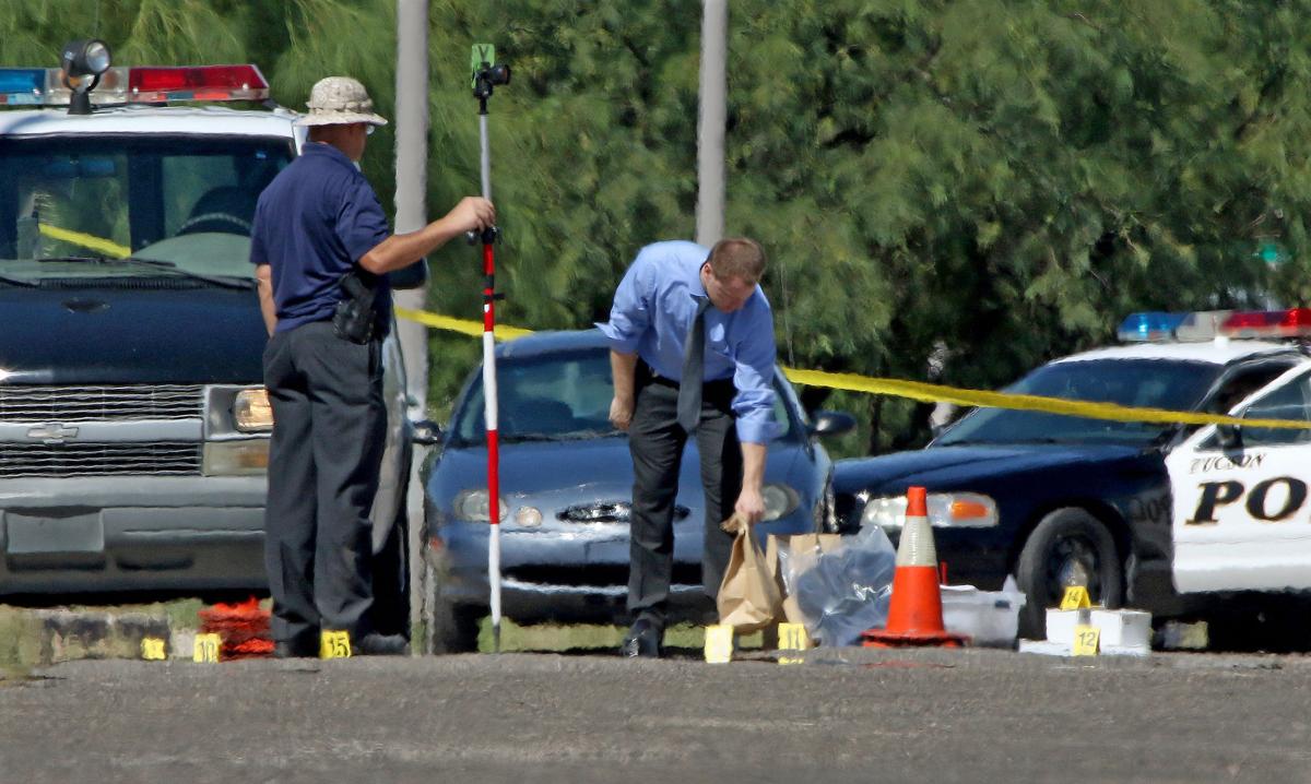 Tucson police Gunman kills teen during attempted robbery