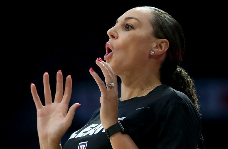 010622-tuc-spt-uawomenshoops-p1