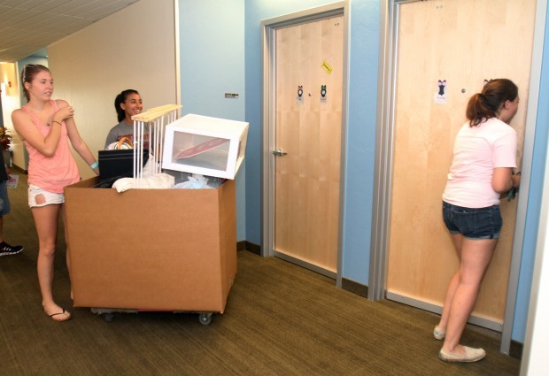 UA Dorm Move In Day