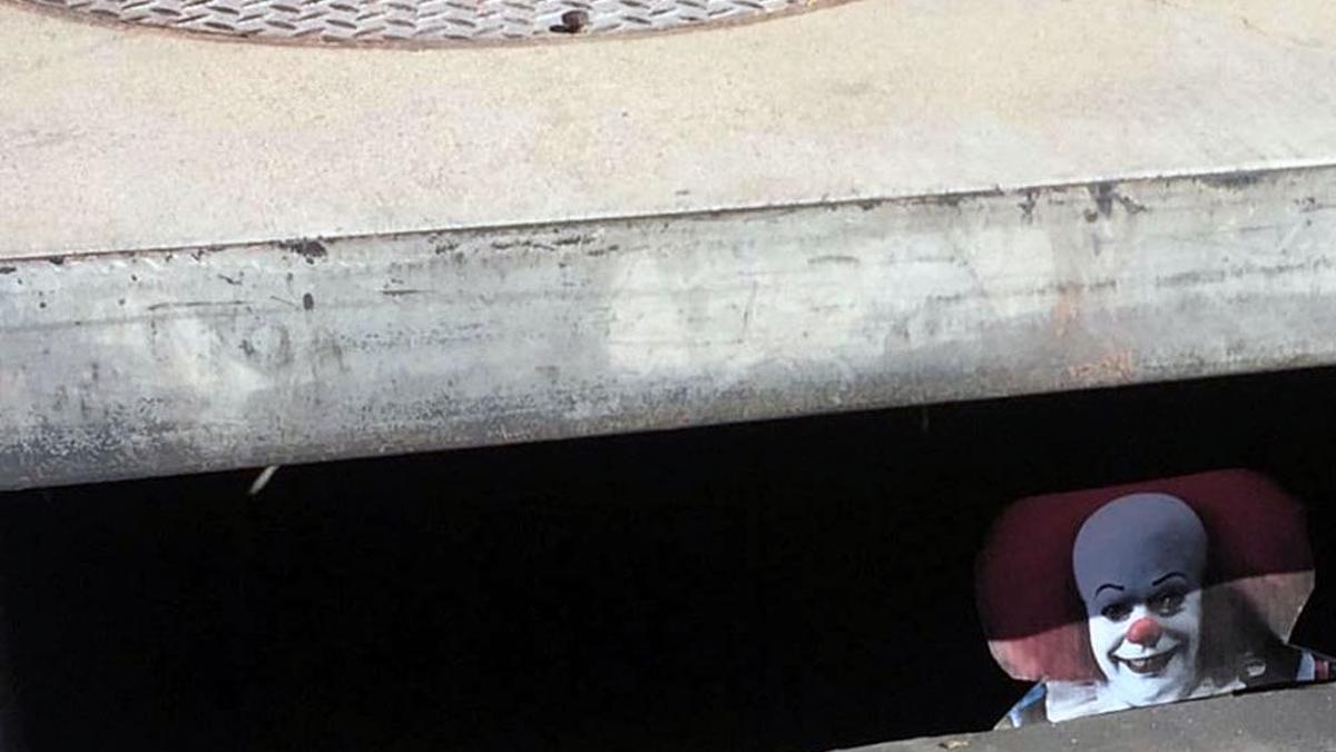 It Clown Makes Appearance In Tucson Storm Drain Downtown Entertainment Tucson Com It Clown Makes Appearance In Tucson Storm Drain Downtown Entertainment Tucson Com