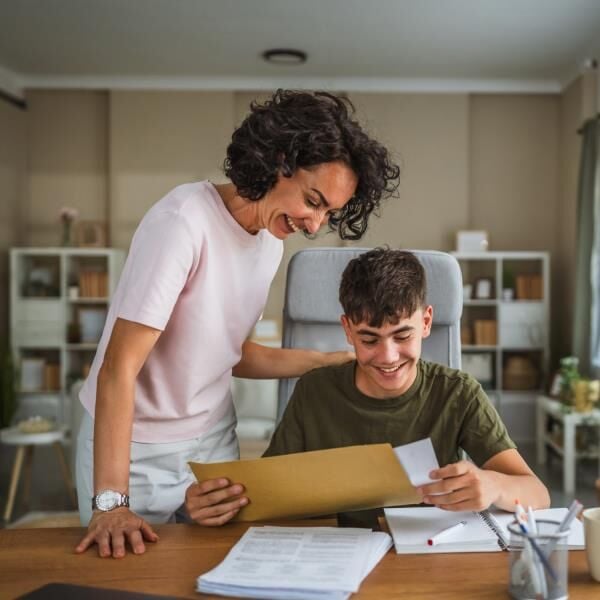 A Parent’s Guide to Paying for College with Confidence