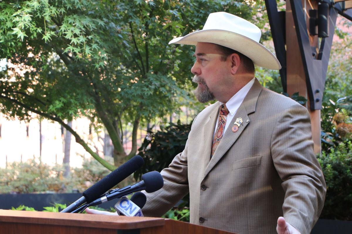 Arizona lawmaker joins small group to plead for border action from feds